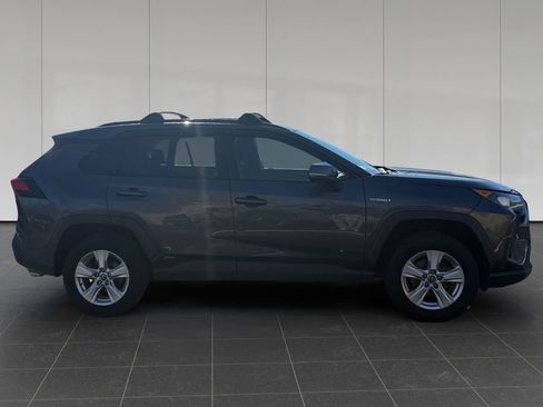Used 2019 Toyota RAV4 LE w/ Carpet Mat Package image 6