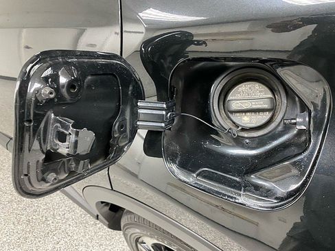 Used 2020 Toyota C-HR LE image 27