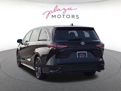 Used 2021 Toyota Sienna XSE FWD image 7