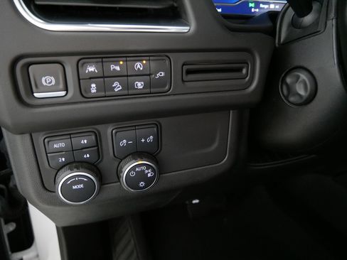 Certified 2022 Chevrolet Tahoe Z71 w/ Luxury Package AWD/4WD image 26