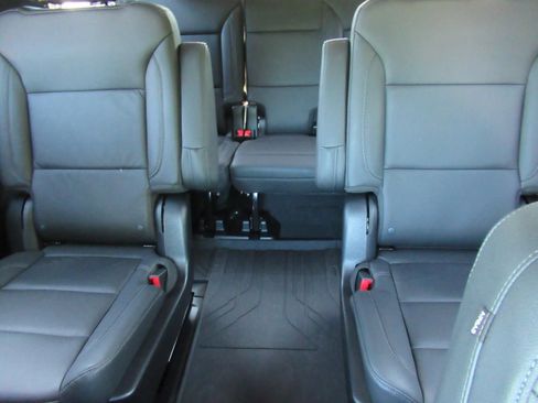 Used 2024 Chevrolet Tahoe Z71 w/ Luxury Package AWD/4WD image 26