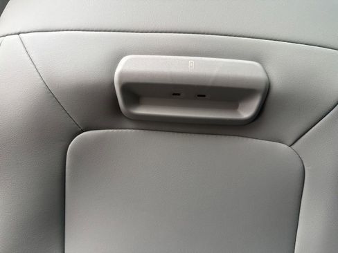 Used 2025 Ford Expedition Active image 33