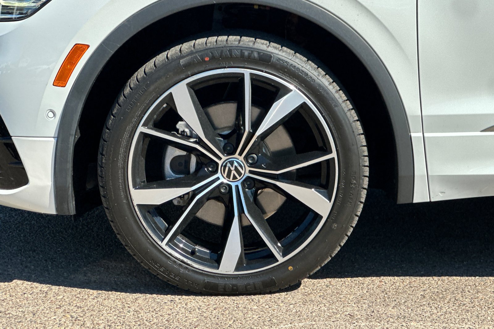 Used 2022 Volkswagen Tiguan SEL R-Line AWD/4WD image 25