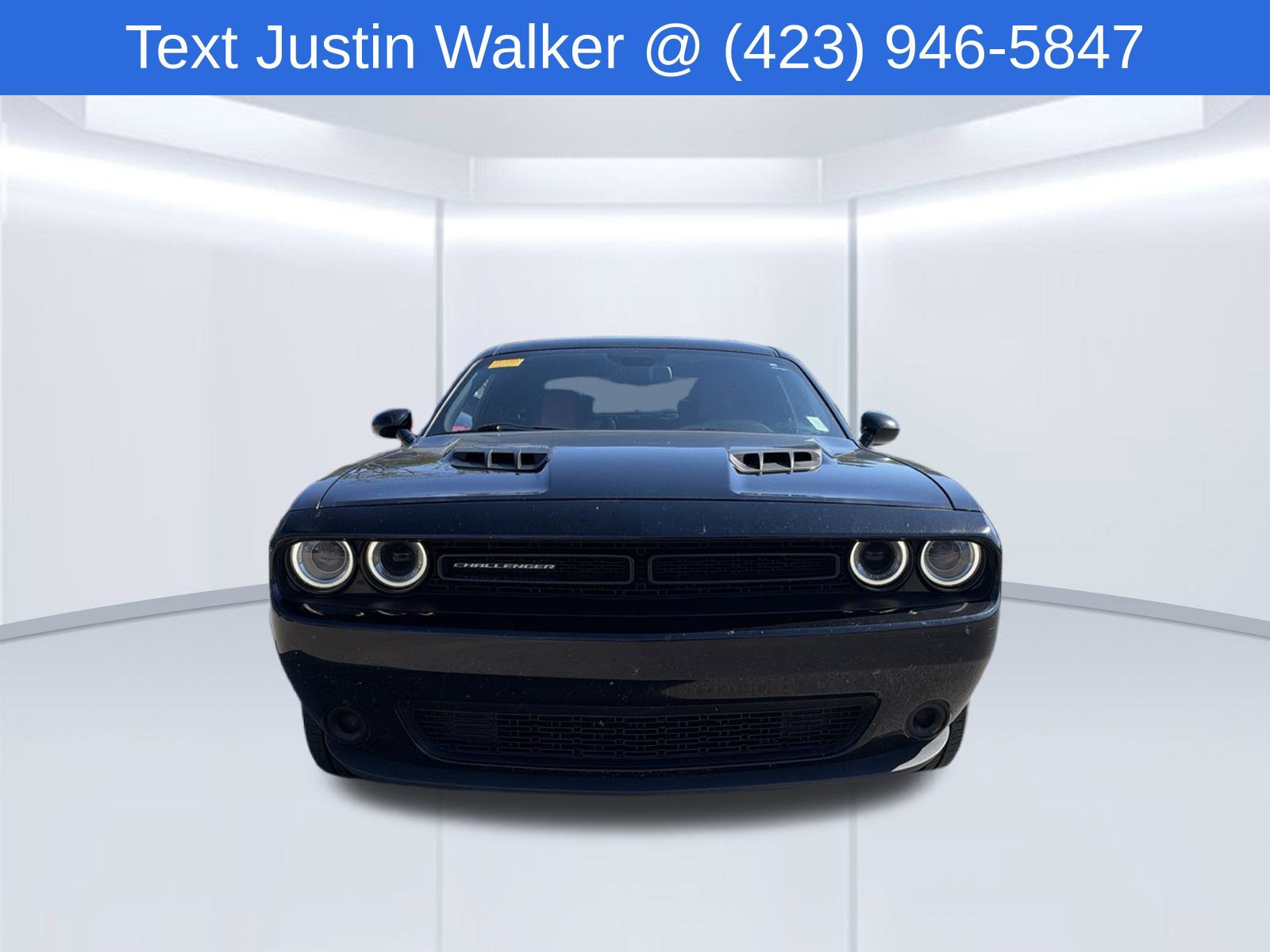 Used 2019 Dodge Challenger SXT RWD image 2