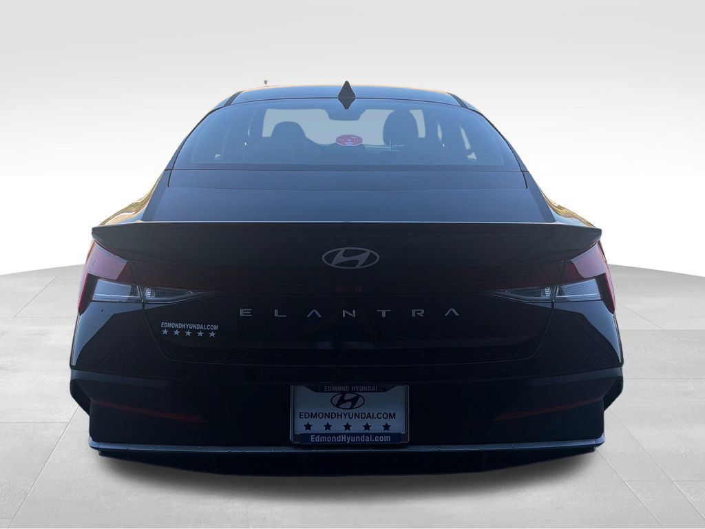 New 2026 Hyundai Elantra SEL Sport FWD image 5
