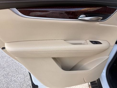 Used 2018 Cadillac XT5 Luxury w/ Driver Awareness Package AWD/4WD image 9