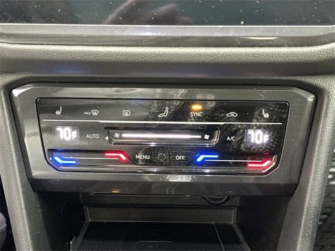 Used 2022 Volkswagen Tiguan SE image 14