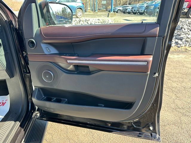 Used 2024 Ford Expedition Limited AWD/4WD image 18