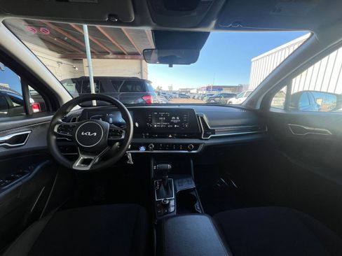 Used 2025 Kia Sportage LX image 33