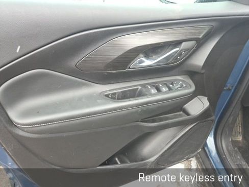 Used 2024 GMC Terrain SLE image 10