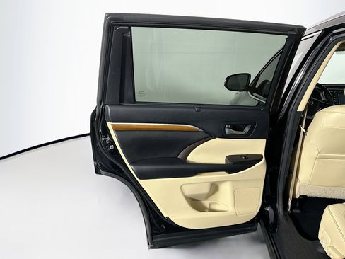 Used 2017 Toyota Highlander Limited image 27