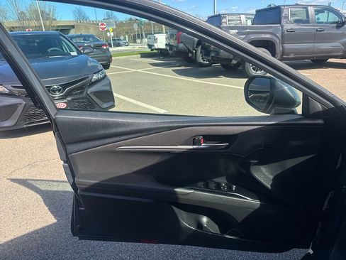 Used 2025 Toyota Camry LE AWD/4WD image 32