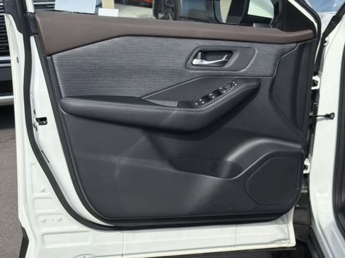 Used 2023 Nissan Rogue SV image 21