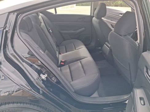 Used 2025 Nissan Altima 2.5 SV FWD image 28