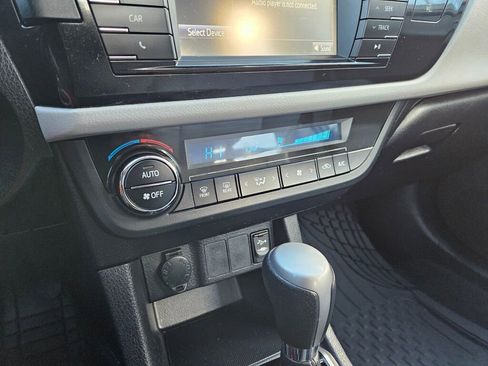 Used 2015 Toyota Corolla LE image 19