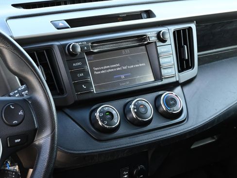 Used 2016 Toyota RAV4 LE image 23