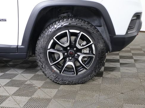 Used 2025 Jeep Compass Trailhawk AWD/4WD image 19