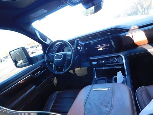 Used 2024 GMC Sierra 2500 Denali Ultimate image 3
