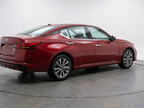 Used 2025 Nissan Altima 2.5 SV image 9