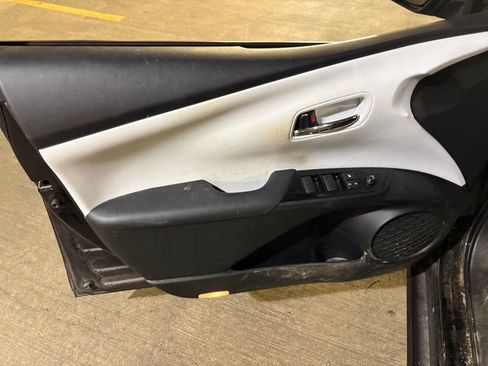Used 2022 Toyota Prius Prime LE FWD image 12