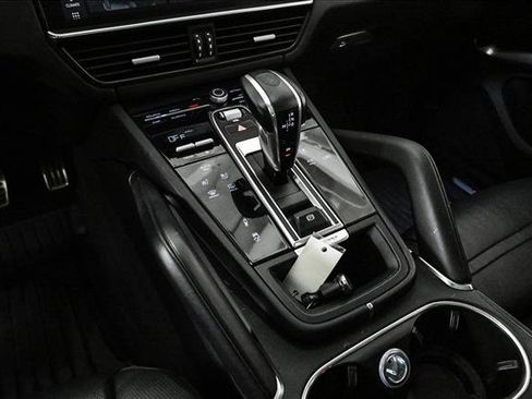 Used 2020 Porsche Cayenne Turbo image 12