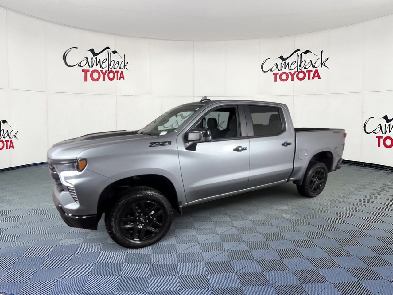 Used 2026 Chevrolet Silverado 1500 LT Trail Boss w/ Dark Appearance Package AWD/4WD image 7