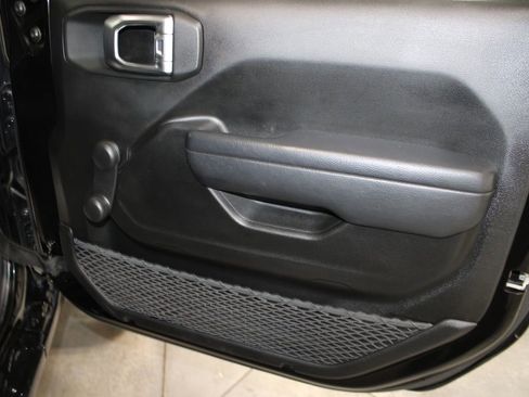 Used 2023 Jeep Gladiator Sport image 31