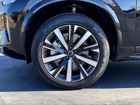 Used 2025 Volvo XC90 B5 Core w/ Protection Package Premier image 12