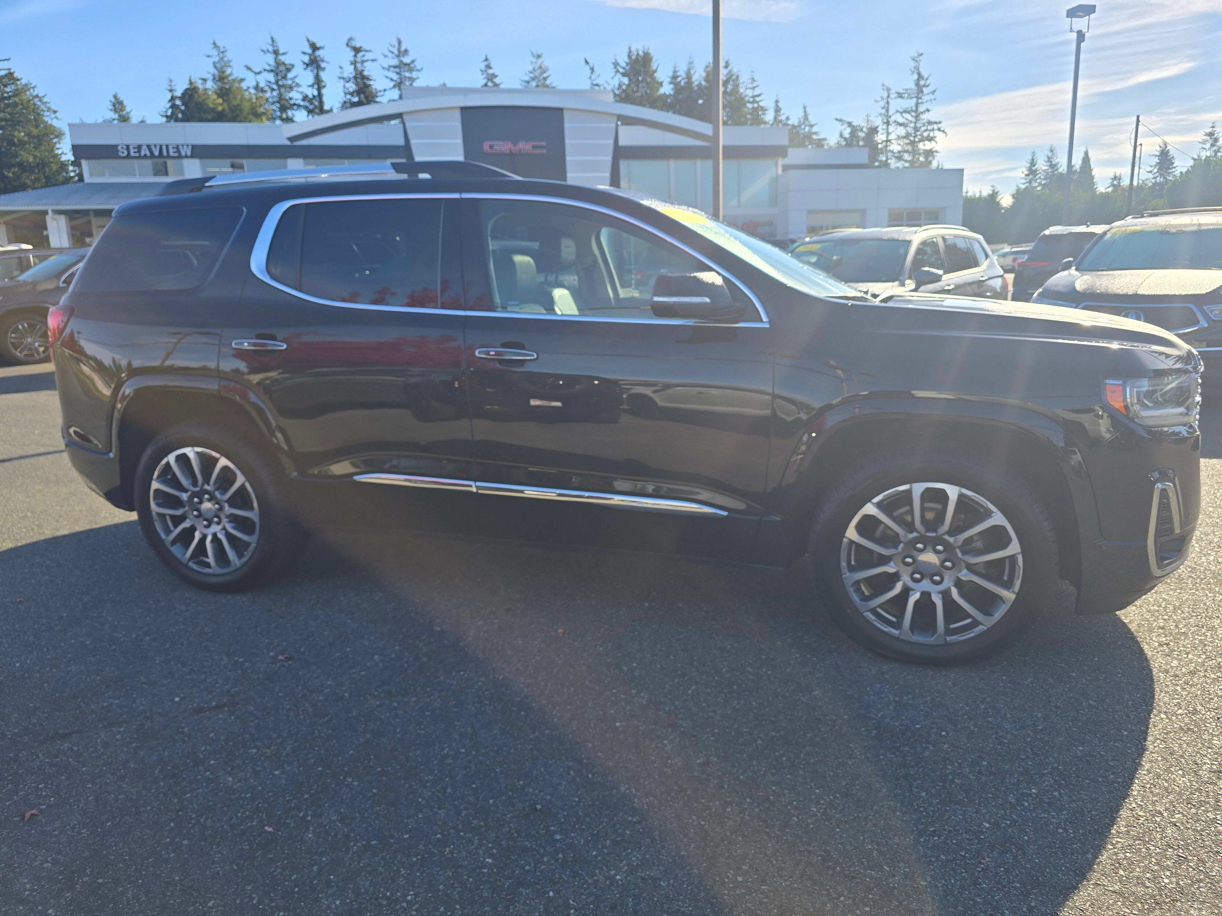 Used 2022 GMC Acadia Denali w/ Denali Ultimate Package AWD/4WD image 8