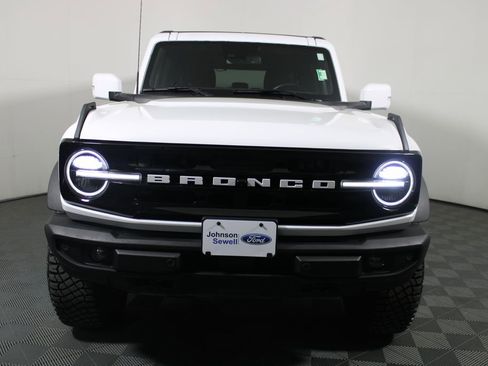 Certified 2023 Ford Bronco Outer Banks w/ Sasquatch Package image 3