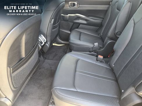Certified 2025 Kia Sorento EX w/ Panoramic Sunroof Package AWD/4WD image 29