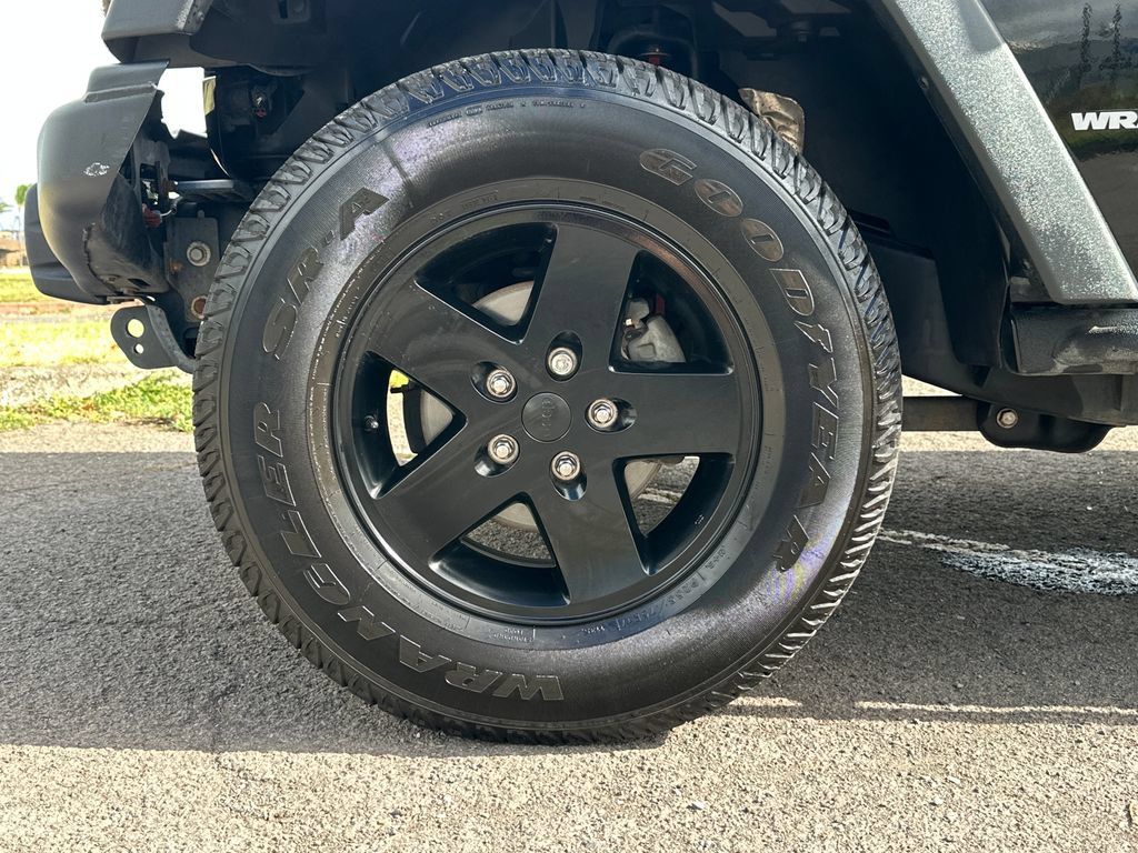 Used 2012 Jeep Wrangler Rubicon AWD/4WD image 12