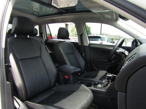 Used 2022 Volkswagen Tiguan SE AWD/4WD image 25