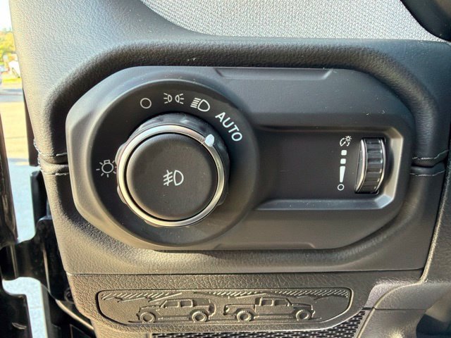 Certified 2026 Jeep Wrangler Unlimited Sahara AWD/4WD image 18