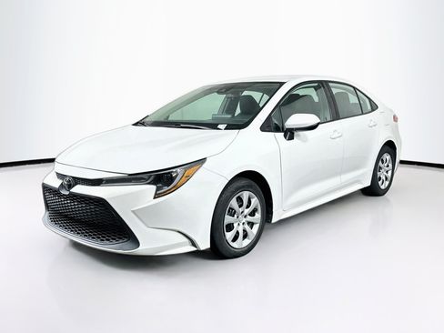 Used 2022 Toyota Corolla LE FWD image 3