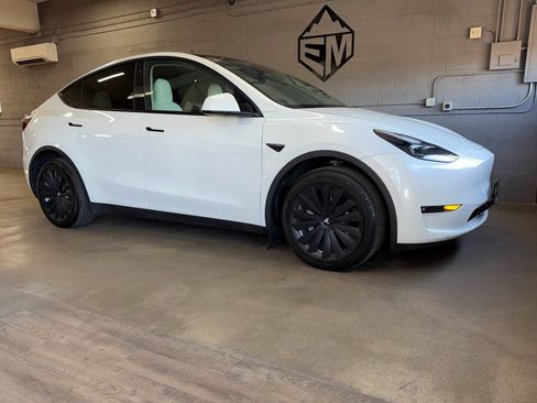 Used 2023 Tesla Model Y Long Range AWD/4WD image 4