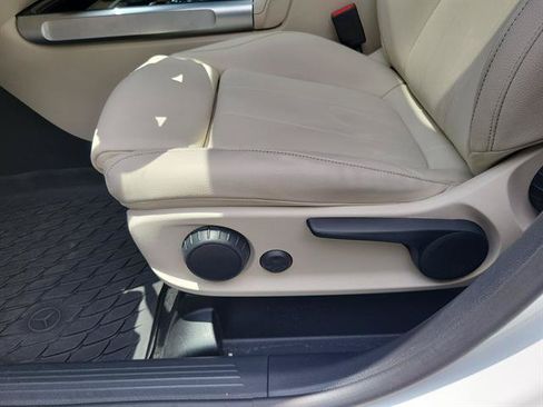 Used 2022 Mercedes-Benz GLB 250 4MATIC image 34