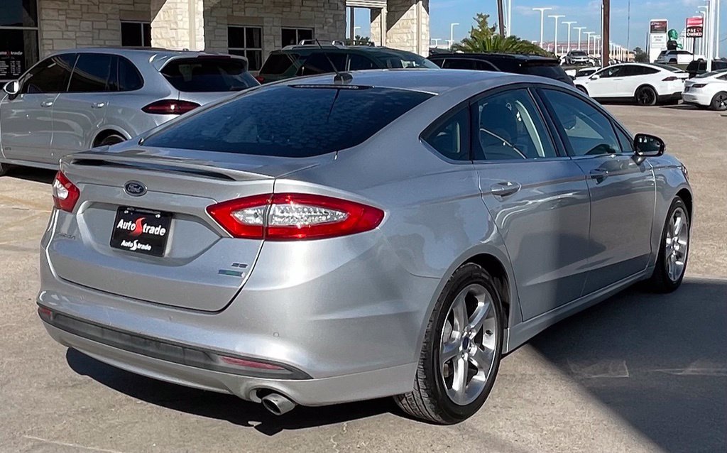 Used 2014 Ford Fusion SE FWD image 3