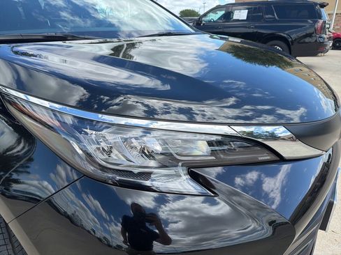 Used 2026 Toyota Sienna XLE FWD image 9