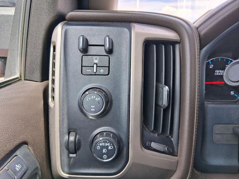 Used 2018 GMC Sierra 2500 Denali w/ Duramax Plus Package AWD/4WD image 39