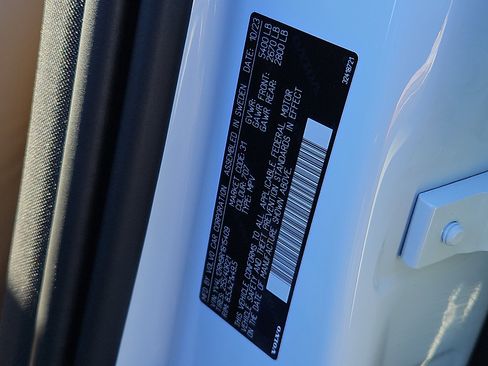 Certified 2024 Volvo XC60 B5 Ultimate w/ Protection Package Premier image 26