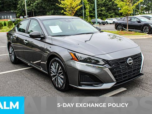 Used 2024 Nissan Altima 2.5 SV FWD image 3
