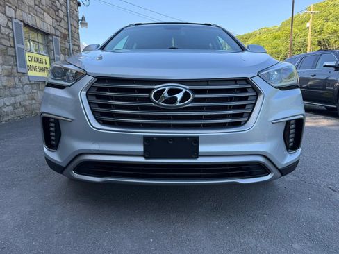 Used 2017 Hyundai Santa Fe SE AWD/4WD image 4