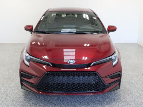 Used 2025 Toyota Corolla SE FWD image 3