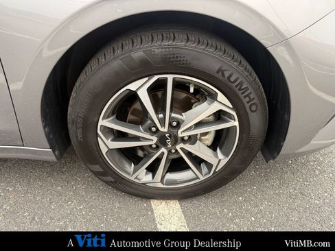Used 2024 Kia Forte LXS w/ LXS Technology Package FWD image 15