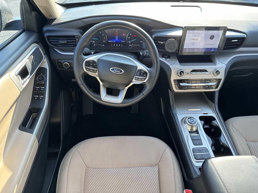 Used 2024 Ford Explorer XLT RWD image 14