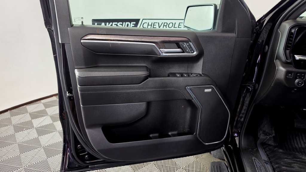 Used 2023 Chevrolet Silverado 1500 LTZ w/ LTZ Convenience Package II AWD/4WD image 20