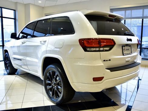 Used 2022 Jeep Grand Cherokee Laredo X image 4