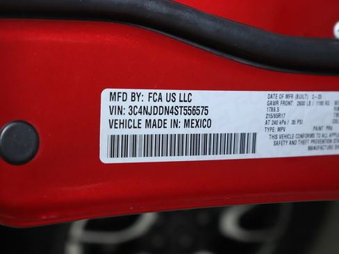 Used 2025 Jeep Compass Trailhawk AWD/4WD image 20