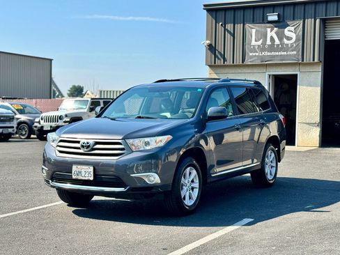 Used 2012 Toyota Highlander SE w/ Tow Pkg image 3
